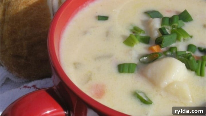 Savory Ham and Potato Chowder 2 Delicious Ham and Potato Soup