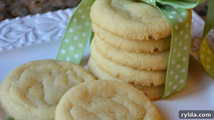 Perfectly Cracked Sugar Cookies with Soft Centers